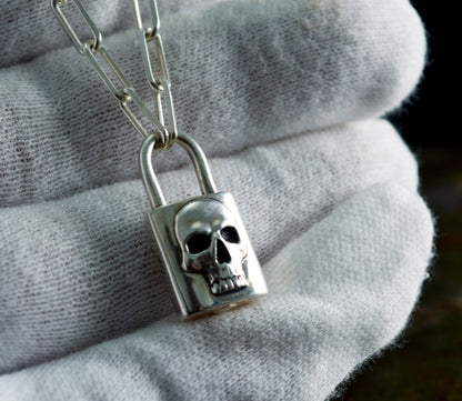 Padlock choker with skull handmade in sterling silver, Padlock amulet with rectangular silver chain links
